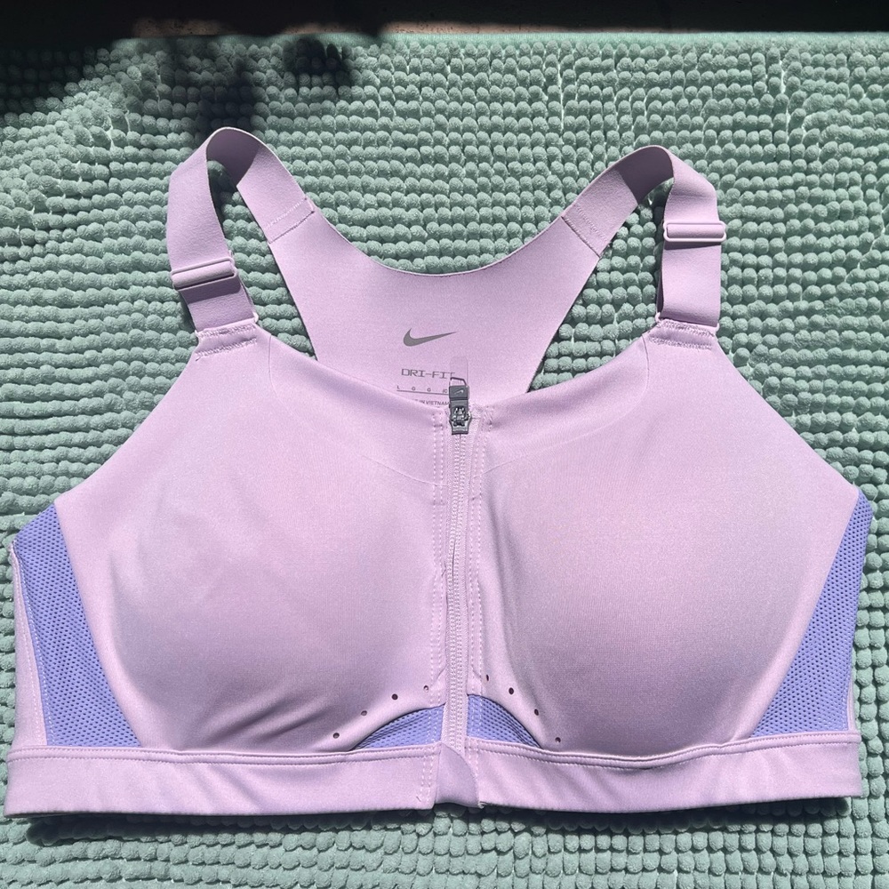 Nike high impact sports bra. Size large. Lavender.